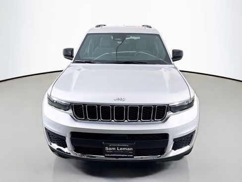 New 2025 Jeep Grand Cherokee L Laredo image 2