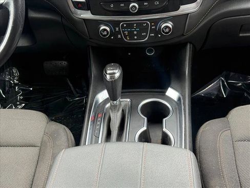 Used 2020 Chevrolet Traverse LT FWD image 28