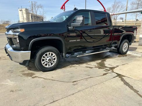 Used 2023 Chevrolet Silverado 2500 LT image 2