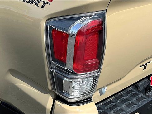 Used 2020 Toyota Tacoma TRD Sport w/ Technology Package image 22