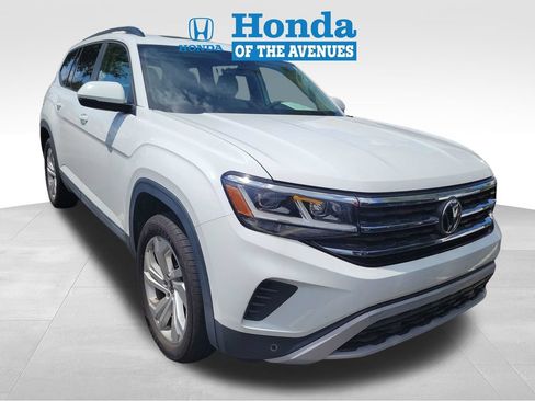 Used 2022 Volkswagen Atlas SE w/ Panoramic Sunroof Package FWD image 2