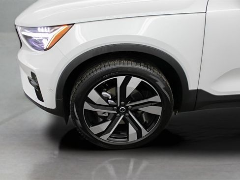 New 2025 Volvo XC40 B5 Plus image 11