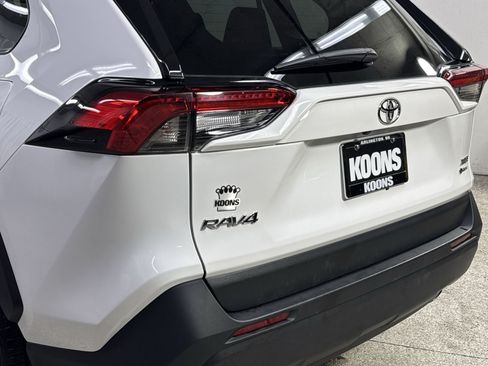 Used 2025 Toyota RAV4 XLE AWD/4WD image 38