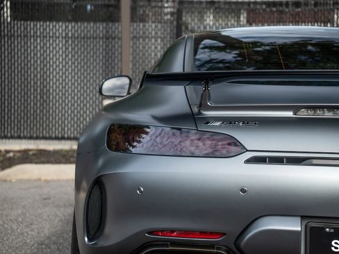 Used 2019 Mercedes-Benz AMG GT R image 23