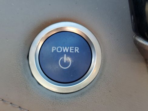 Used 2021 Toyota Highlander LE image 32