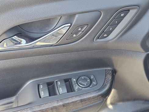 Used 2023 GMC Acadia Denali w/ Denali Technology Package image 15