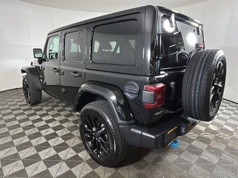 Used 2024 Jeep Wrangler Unlimited Sahara AWD/4WD image 4