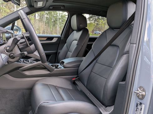 Certified 2025 Porsche Cayenne GTS AWD/4WD image 5