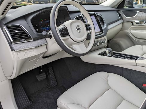 Certified 2024 Volvo XC90 T8 Plus AWD/4WD image 18