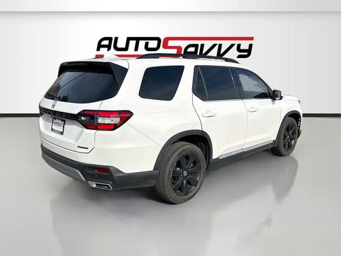 Used 2023 Honda Pilot Touring image 7
