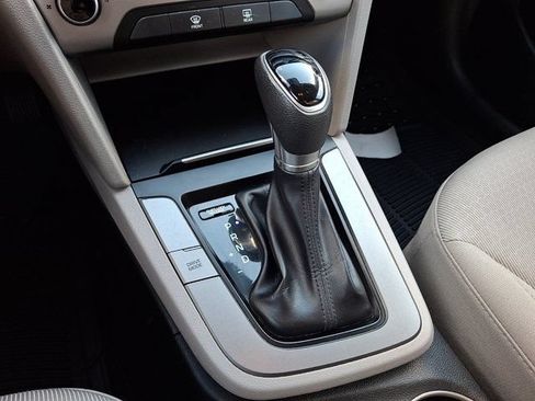 Used 2018 Hyundai Elantra SE w/ SE Connectivity Package 04 FWD image 18