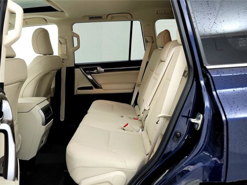 Used 2023 Lexus GX 460 Premium w/ Premium Package image 21