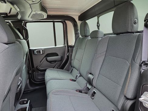 New 2025 Jeep Gladiator Sport image 10