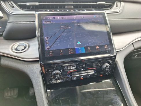 Used 2023 Jeep Grand Cherokee L Limited image 17