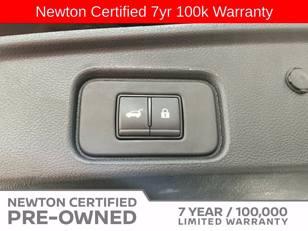 Used 2025 Nissan Pathfinder SV FWD image 22