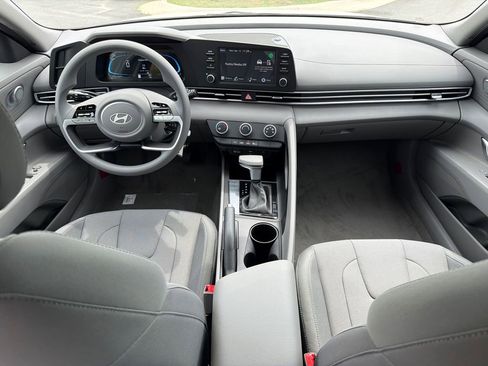 New 2026 Hyundai Elantra SE FWD image 21