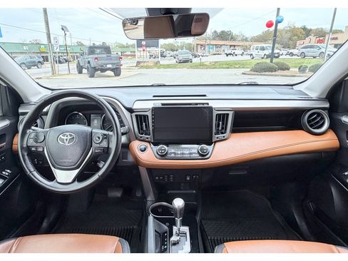 Used 2018 Toyota RAV4 Limited image 12