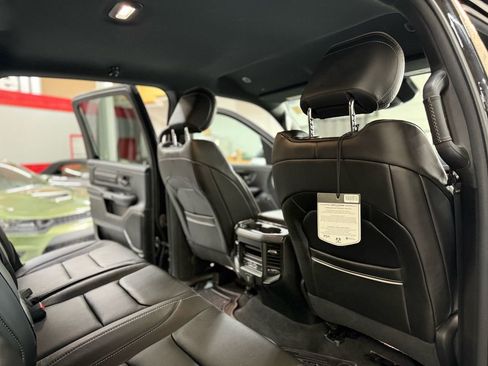 Used 2022 RAM 1500 Limited w/ Body-Colour Bumper Group AWD/4WD image 19