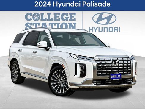 Used 2024 Hyundai Palisade Calligraphy image 3