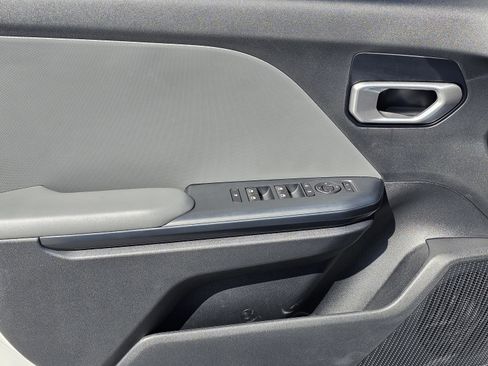 New 2025 Kia K4 LXS image 14