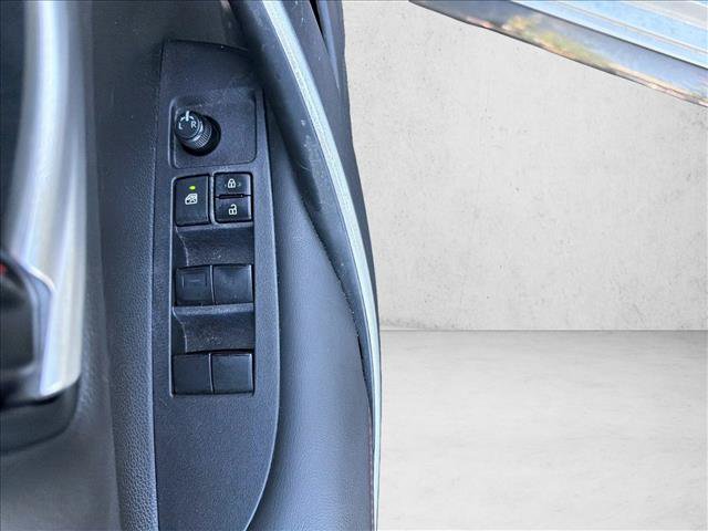 Used 2023 Toyota Corolla SE w/ Carpet Mat Package (TMS) FWD image 11