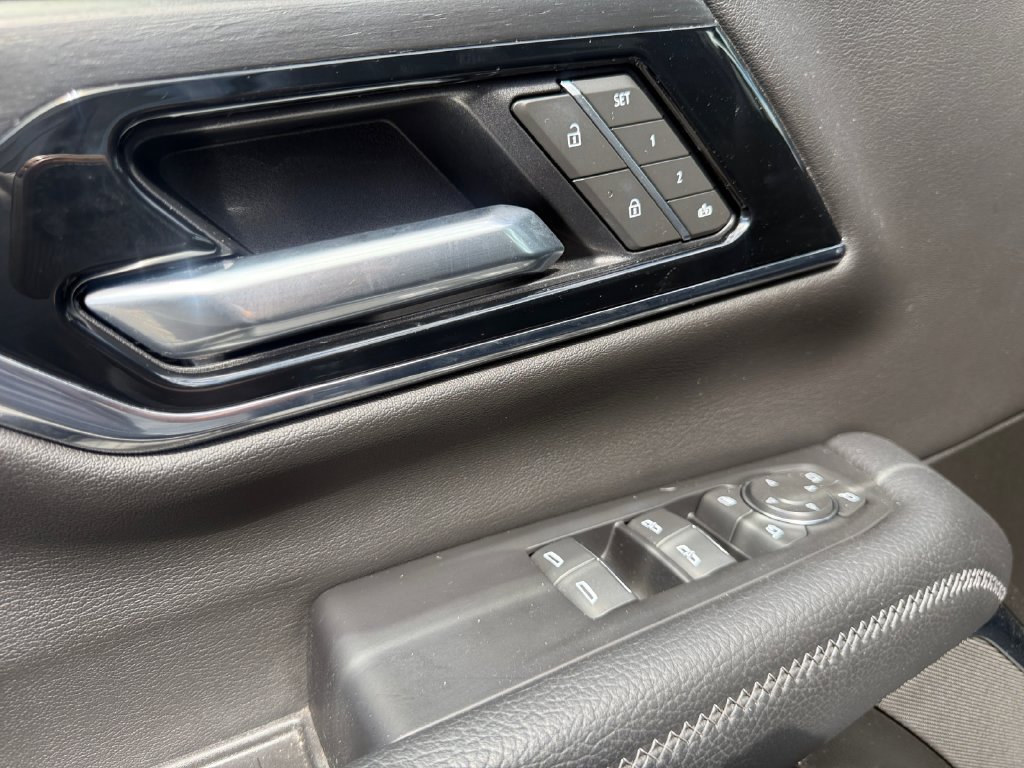 Used 2025 GMC Yukon Denali AWD/4WD image 20