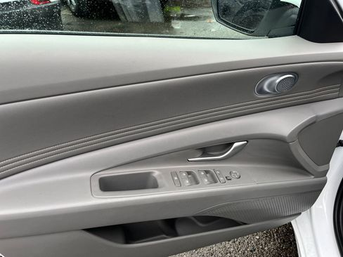 Used 2025 Hyundai Elantra SEL image 20