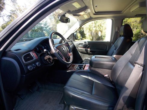 Used 2008 Chevrolet Suburban LTZ w/ LTZ Preferred Equipment Group image 2