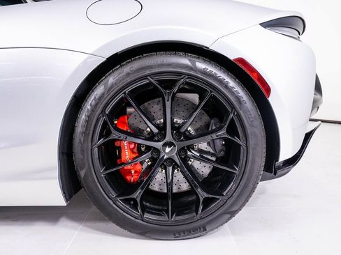 Used 2023 McLaren Artura RWD image 13