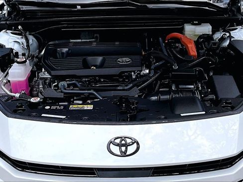 Used 2025 Toyota Crown Signia w/ Advanced Technology Package image 31