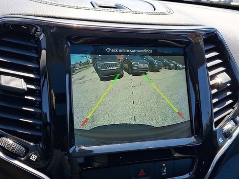 Used 2022 Jeep Cherokee Limited AWD/4WD image 17