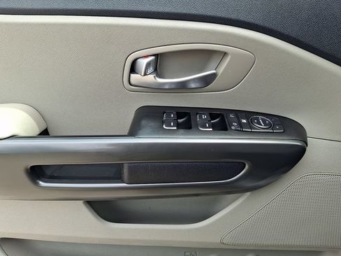 Used 2021 Kia Sedona EX FWD image 13