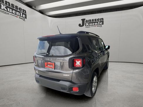 Used 2017 Jeep Renegade Latitude w/ Cold Weather Group AWD/4WD image 3