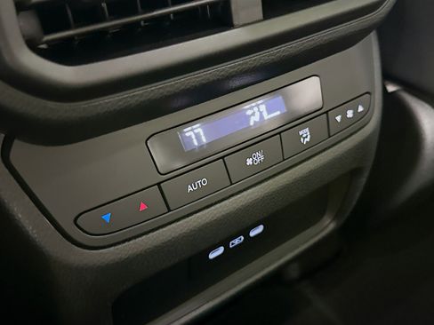 Certified 2025 Honda Pilot Touring image 31