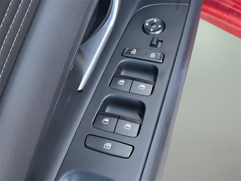 Used 2023 Hyundai Elantra Limited image 18