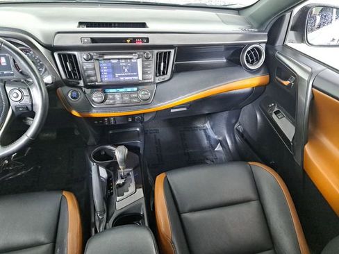 Used 2018 Toyota RAV4 SE w/ Power Extra Value Package image 17