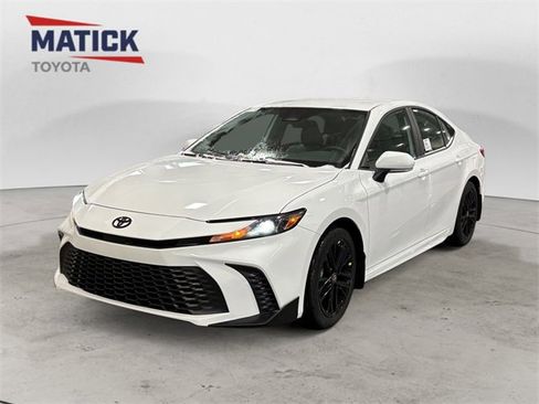 New 2026 Toyota Camry SE image 3