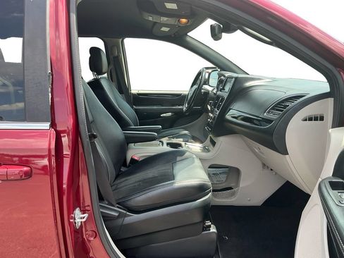 Used 2019 Dodge Grand Caravan SXT FWD image 22