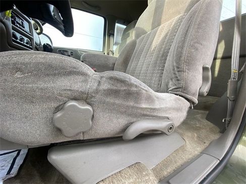 Used 2001 Chevrolet S10 Pickup LS w/ Preferred Equipment Group image 12