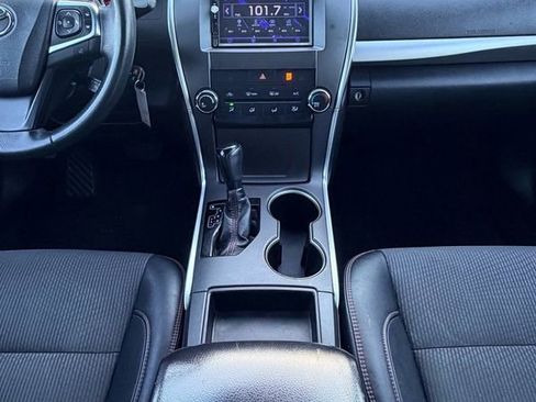 Used 2017 Toyota Camry SE image 30