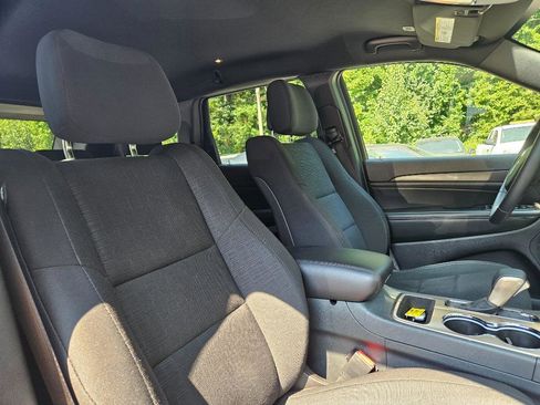 Used 2017 Jeep Grand Cherokee Laredo w/ Quick Order Package 2BE image 40