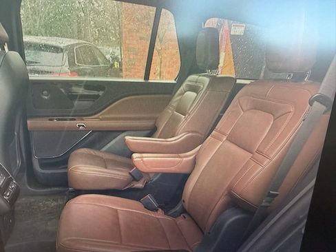 Used 2022 Lincoln Aviator Reserve w/ Elements Package Plus image 5