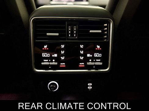 Used 2022 Porsche Cayenne Platinum Edition AWD/4WD image 21