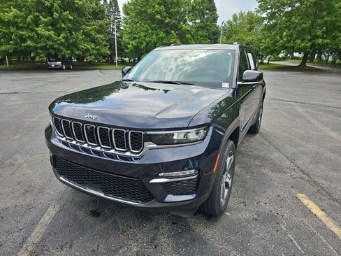 Used 2022 Jeep Grand Cherokee Limited 4xe w/ Luxury Tech Group II AWD/4WD image 2