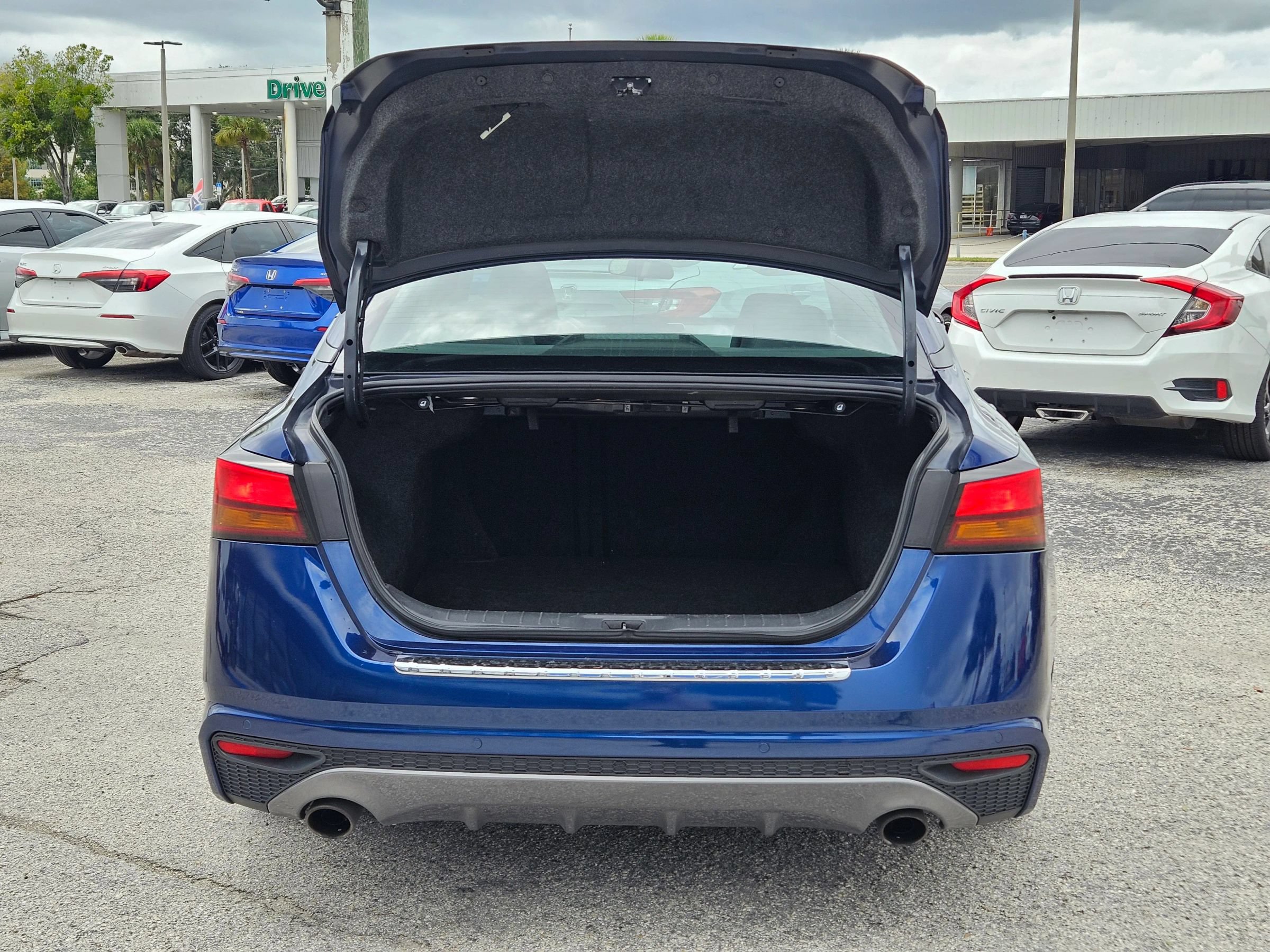 Used 2020 Nissan Altima 2.5 SR w/ Premium Package FWD image 9