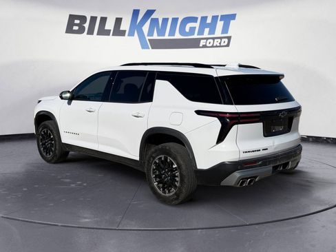 Used 2024 Chevrolet Traverse Z71 image 3