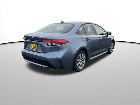 Used 2020 Toyota Corolla LE image 3