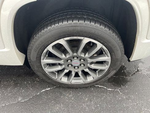 Used 2021 GMC Acadia Denali w/ Denali Technology Package image 9