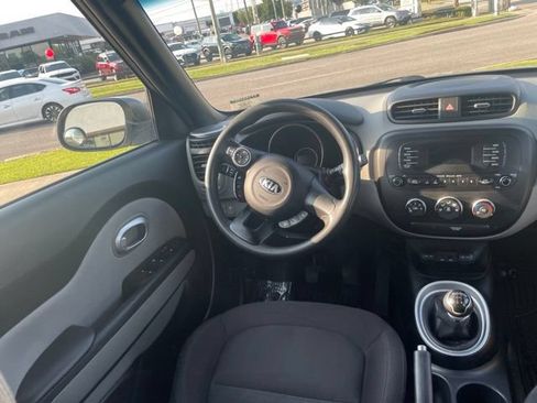 Used 2015 Kia Soul FWD image 17