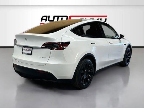 Used 2023 Tesla Model Y Long Range AWD/4WD image 7